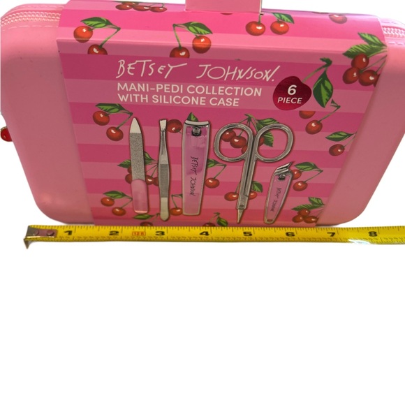 Betsey Johnson Pink Mani-Pedi 6 Piece Collection including Silicone Case NWT - Picture 3 of 4